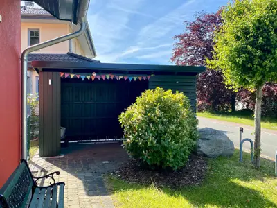 Außenansicht des Gebäudes. Fahrradgarage