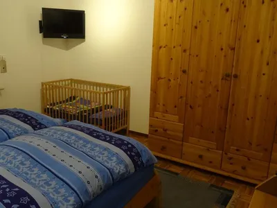Schlafzimmer 1