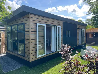 Außenseite Ferienhaus [Sommer]