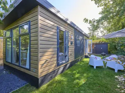 Außenseite Ferienhaus [Sommer]
