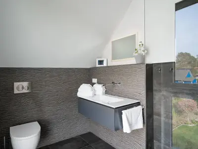 Ferienhaus Duncan House Blick in das moderne Badezimmer