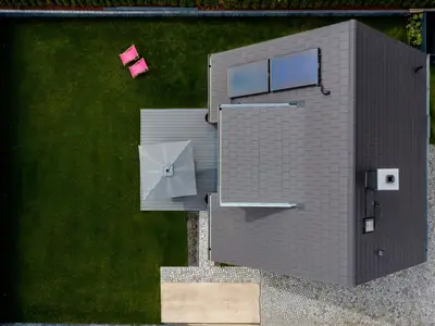 Ferienhaus Duncan House Drohnenaufnahme von Haus und Grundstück