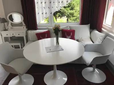 Wohnzimmer mit Essplatz