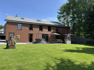 Außenseite Ferienhaus [Sommer]