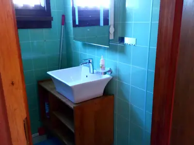 Bad mit Dusche und WC