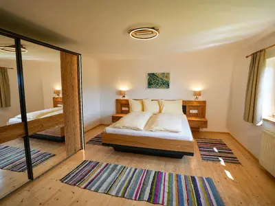 Schlafzimmer 1
