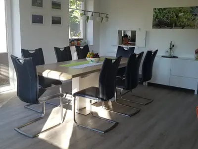 Essplatz 8 Stühle Wiesenblick