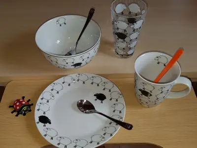 Kindergeschirr im Ferienhäuschen Schafstall