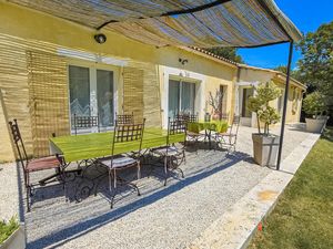 23737265-Ferienhaus-8-Grignan-300x225-3