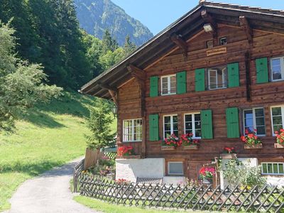 Das 1750 erbaute Bauernhaus wurde 2020 mit viel Liebe innen und aussen renoviert und zu einer Wohlfühl-Oase ausgebaut