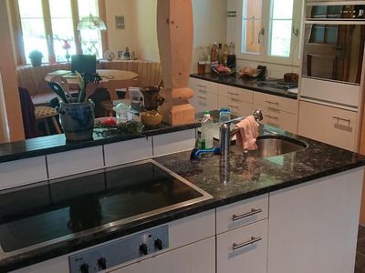 Eine moderne und praktische Küche macht das Kochen zum Vergnügen