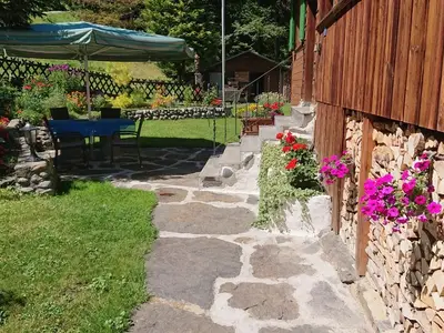 Unser Sitzplatz mit Aufgang zum Haus
