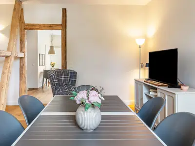 Photo, INSIDE, OUTSIDE