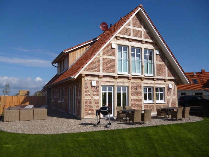 Außenansicht des Gebäudes. Landhaus 4 Jahreszeiten mit Terrasse und Lounge