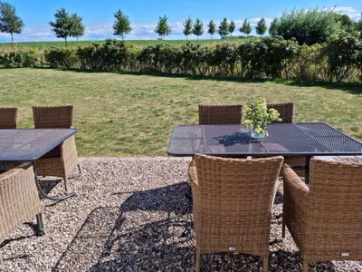 Terrasse. Outdoor-Essplatz für 10 Personen