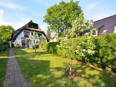 17b "Sturmhaube" Ansicht vom Eingang = Garten