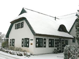 23840870-Ferienhaus-4-Groß Zicker-300x225-2