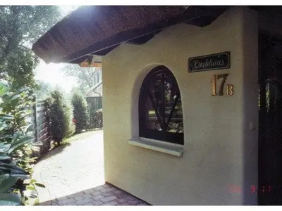 17 B Kirchhaus Eingang