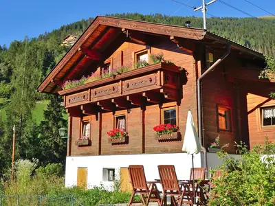 Herrliche, ruhige Sonnenlage am Waldrand