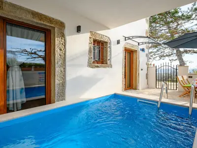 PoolOfHouse