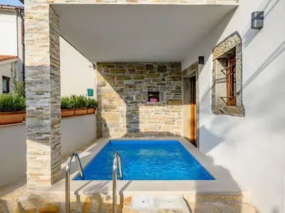 PoolOfHouse