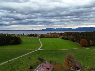 Aiglsbuch von oben Blick zum Chiemsee