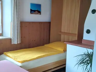 Schrankbett im Wohnzimmer