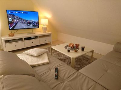 Das Wohnzimmer mit 55" Smart TV