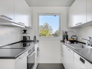 23734870-Ferienhaus-4-Gudhjem-300x225-4