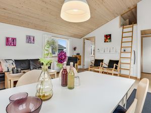 23742860-Ferienhaus-6-Gudhjem-300x225-5