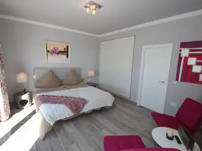 Schlafzimmer 1 von 2
