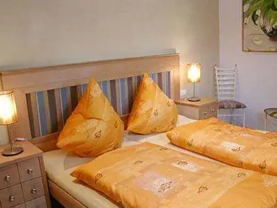 Schlafzimmer 1