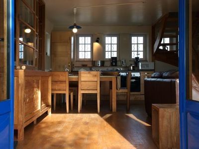 Wohnraum mit Essplatz und integrierter Küche