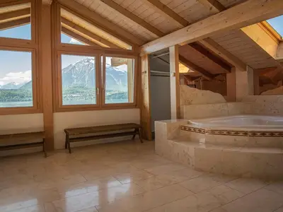 Jacuzzi im Schlafzimmer mit Panorama Blick