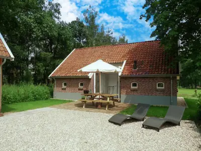 Außenseite Ferienhaus [Sommer]