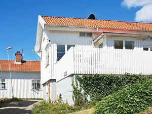 19316494-Ferienhaus-6-Hälleviksstrand-300x225-1