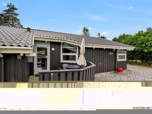 23866166-Ferienhaus-8-Hals-300x225-2