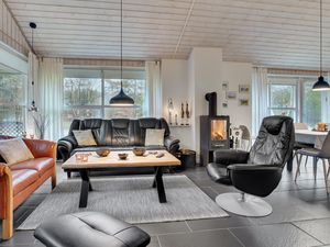 23744810-Ferienhaus-8-Hals-300x225-1