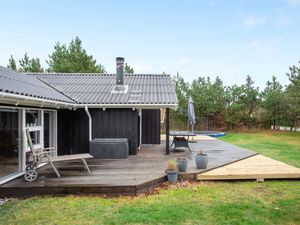 23864483-Ferienhaus-7-Hals-300x225-5