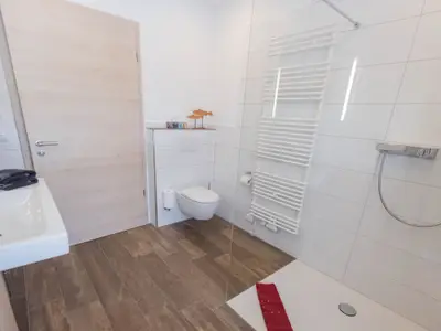 tischneck-chalets-hardt-badezimmer