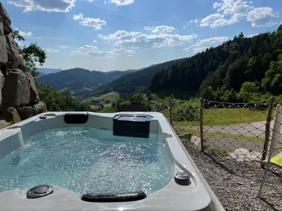 Whirlpool 2 mit Ausblick (Wohnung 2)