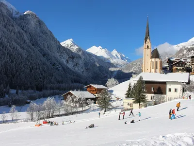 Ausblick auf die Kirche und den Großglockner