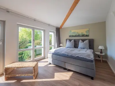 1. Schlafzimmer mit Doppelbett