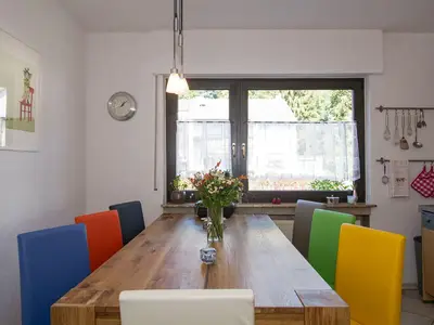 Essbereich. großer Küchentisch