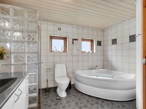 23728919-Ferienhaus-8-Hemmet-300x225-5