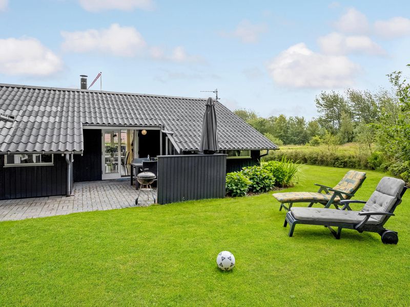 23753447-Ferienhaus-6-Hemmet-800x600-1