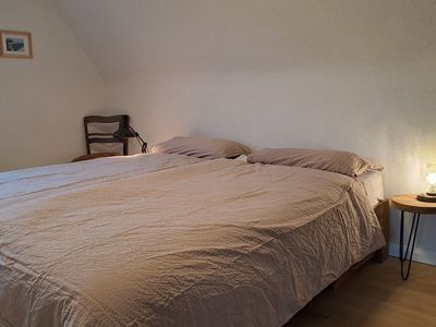 Schlafzimmer mit Doppelbett OG