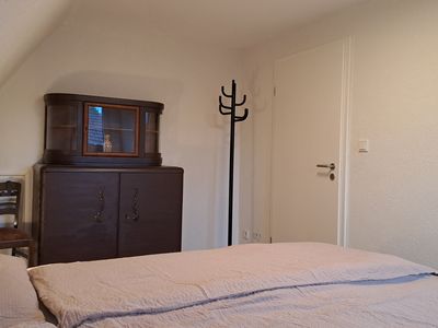 Schlafzimmer mit Doppelbett OG_