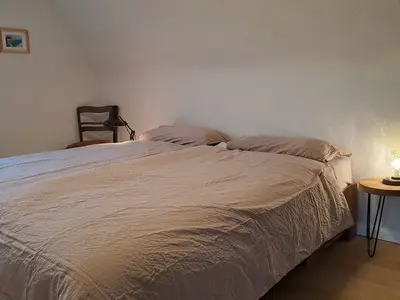 Schlafzimmer mit Doppelbett OG