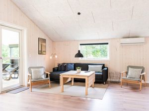 22350279-Ferienhaus-6-Henne Strand-300x225-1